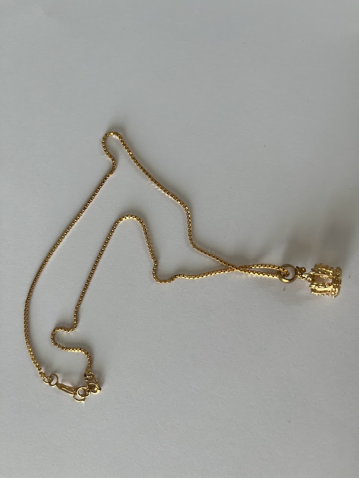 PENDENTIF DORÉ COURONNE SUR CHAINE DORÉE