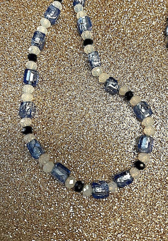 COLLIER FEMME BLEU CIEL ET BLANC