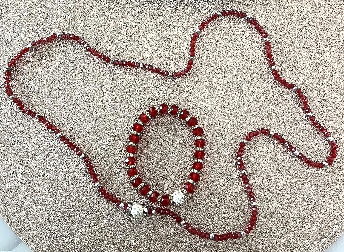 Collier et bracelet en perles rouges