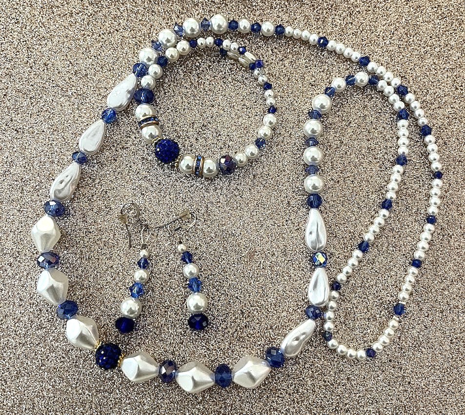 PARURE FEMME BLANCHE ET BLEUE PROFOND