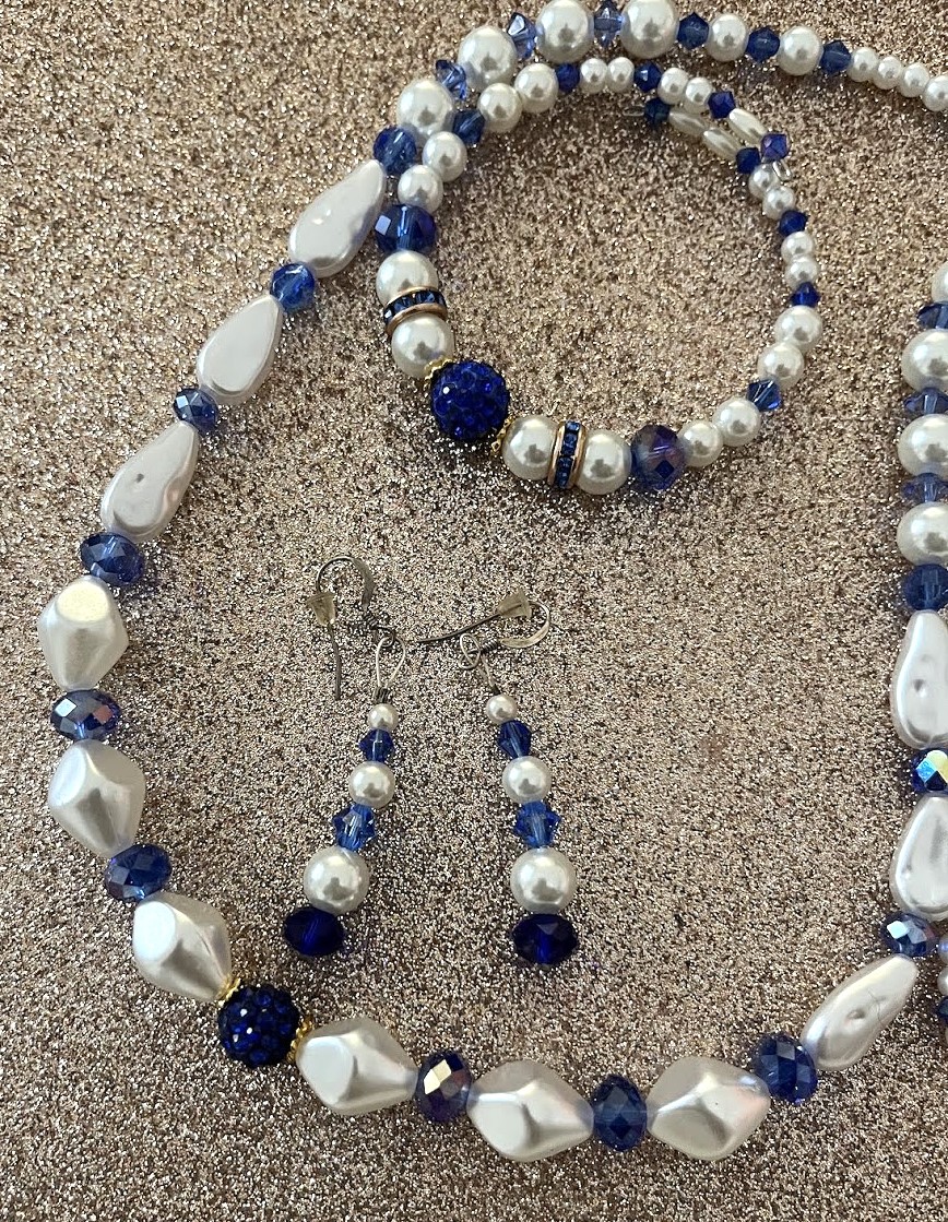 PARURE FEMME BLANCHE ET BLEUE PROFOND