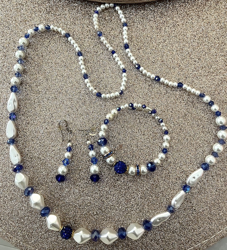 PARURE FEMME BLANCHE ET BLEUE PROFOND