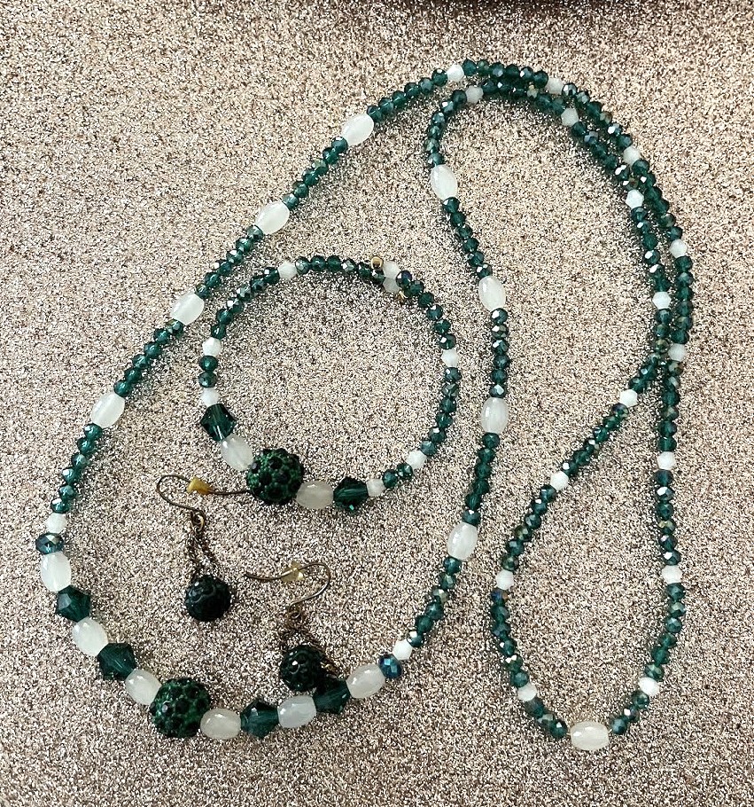 PARURE FEMME VERTE ET BLANCHE