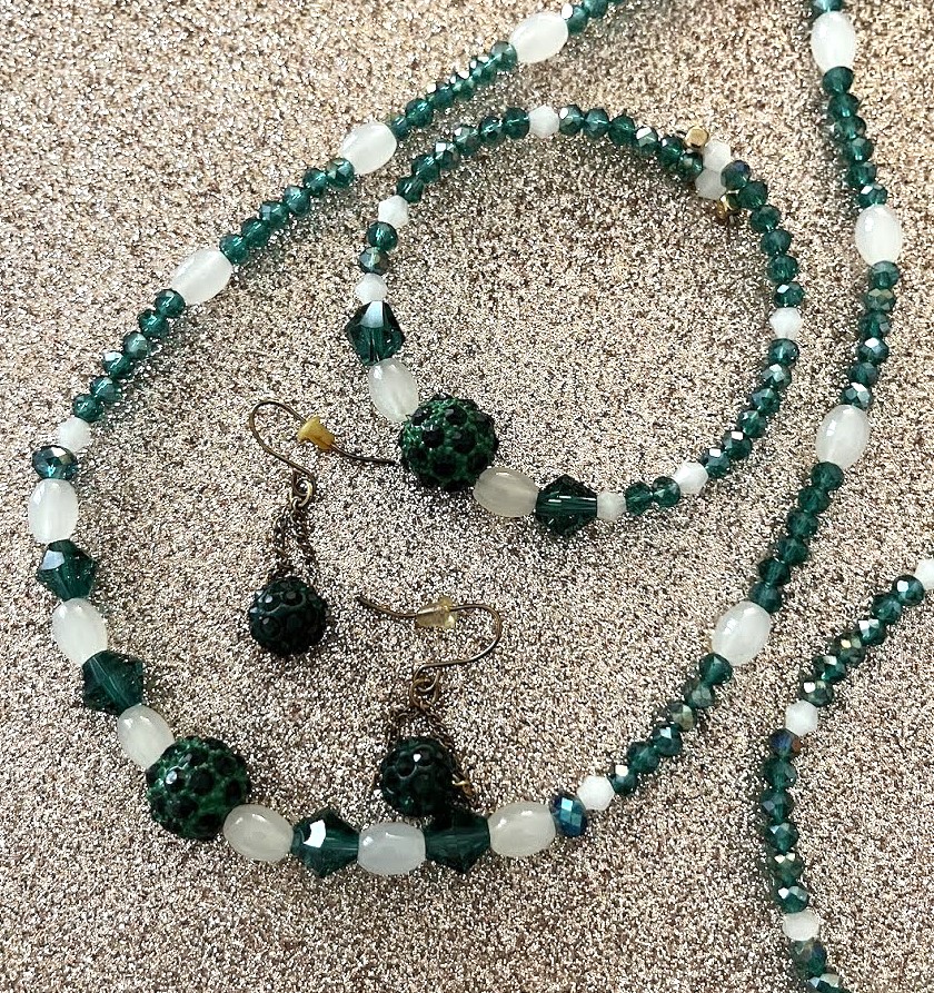 PARURE FEMME VERTE ET BLANCHE