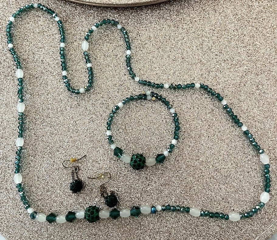 PARURE FEMME VERTE ET BLANCHE