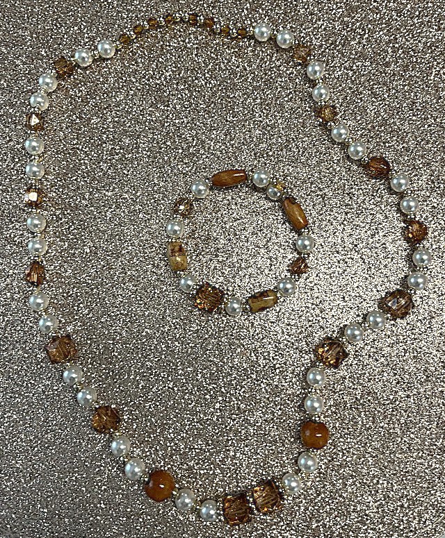 COLLIER FEMME MARRON ET BLANC