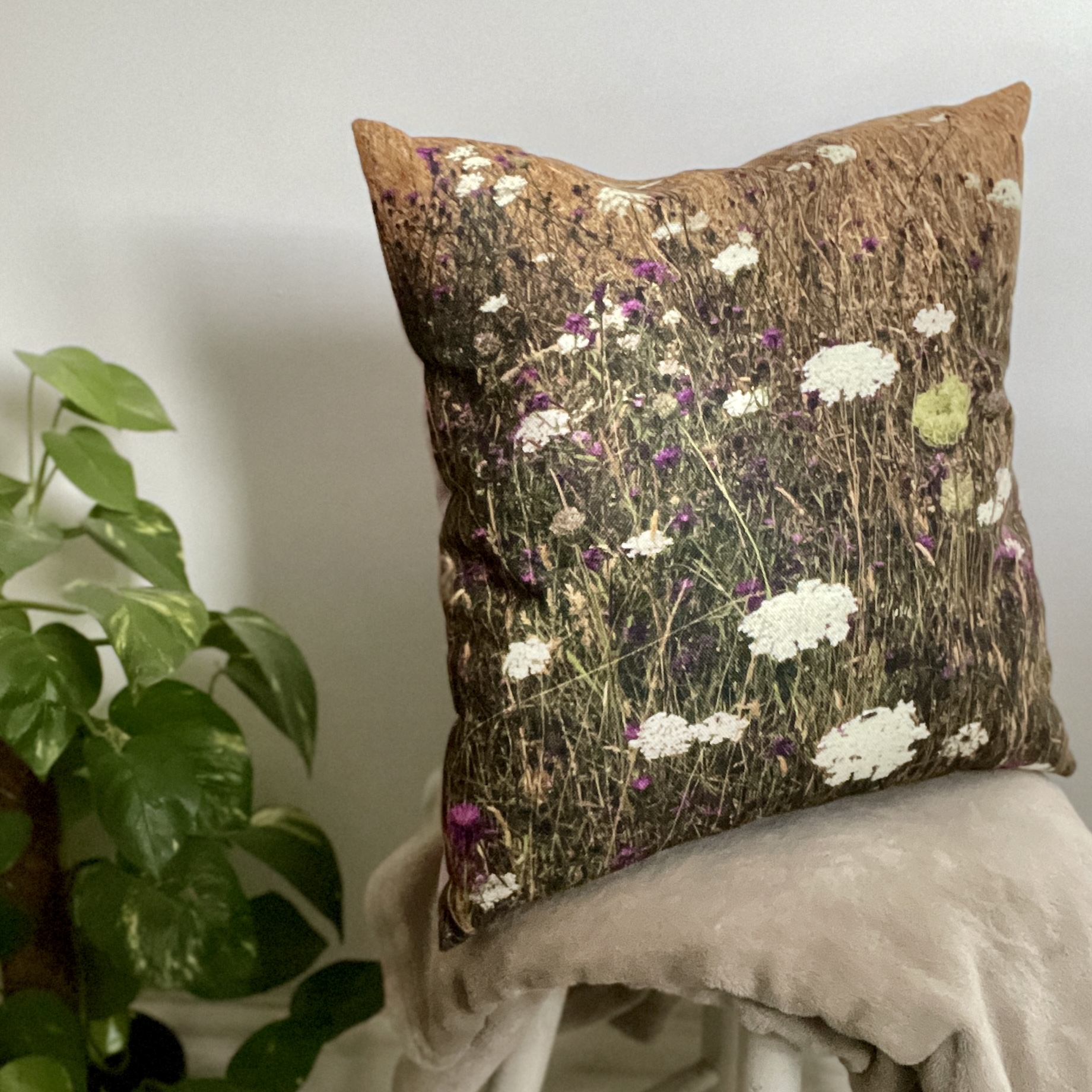 HANDMADE 17x17 Wild Flower Linen Look Floral Cushion Cover with Pink Faux Suede Back