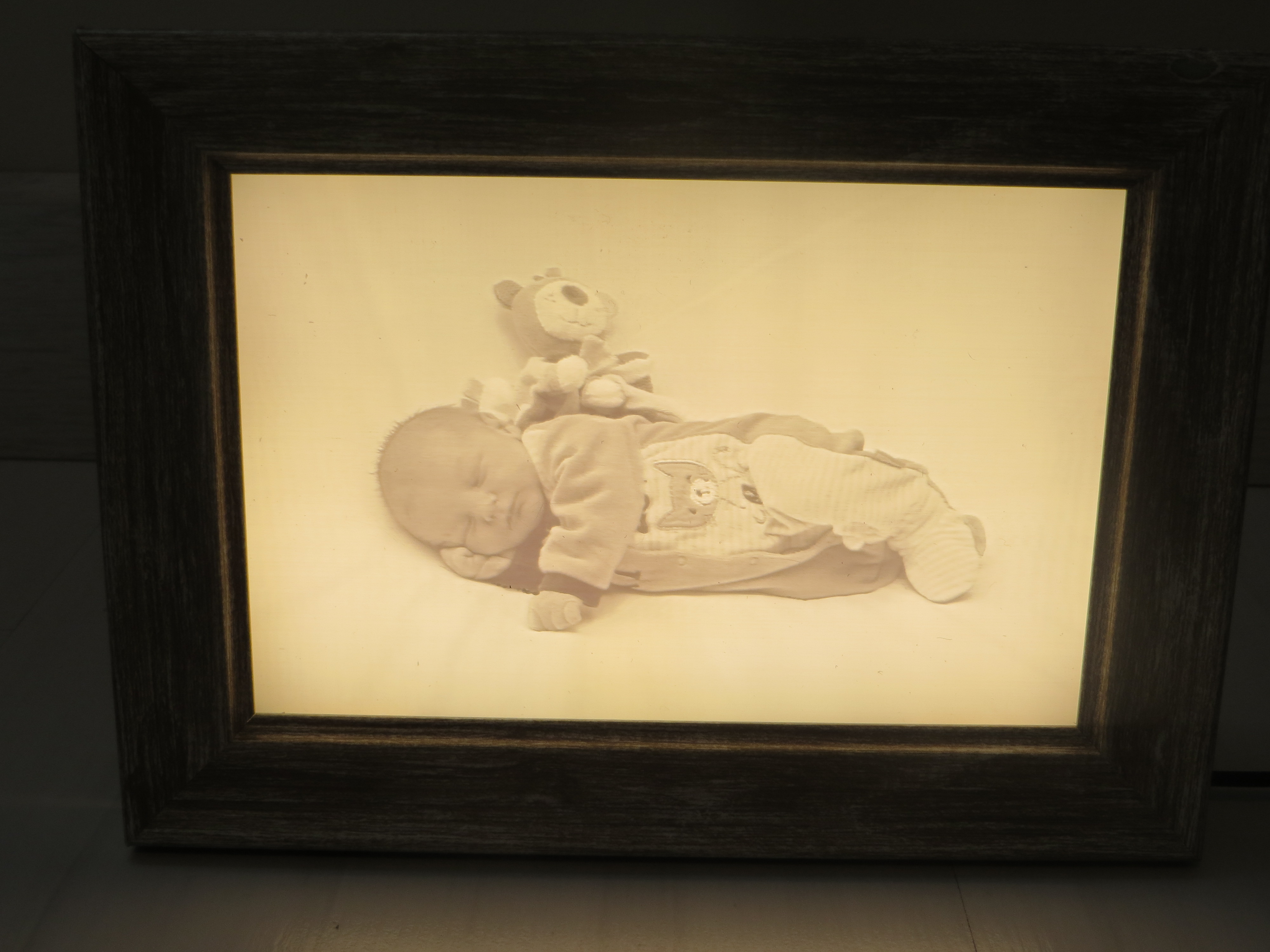 1 - Dim: 15x10cm - Pack Cadre rétroéclairé avec alimentions via prise USB 5V + 1 photo lithophanie monochrome de votre choix