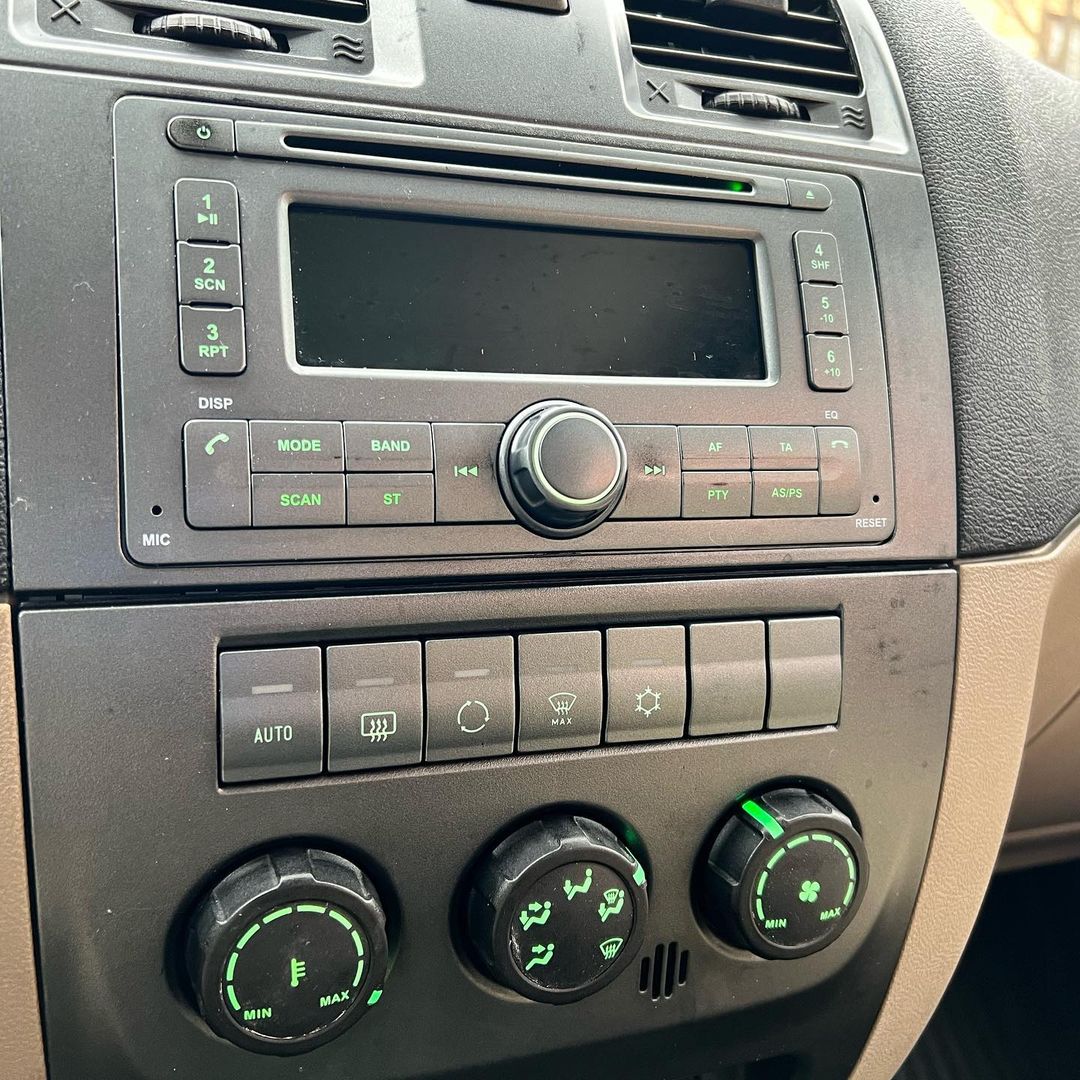 UAZ Patriot 2.7L 2013