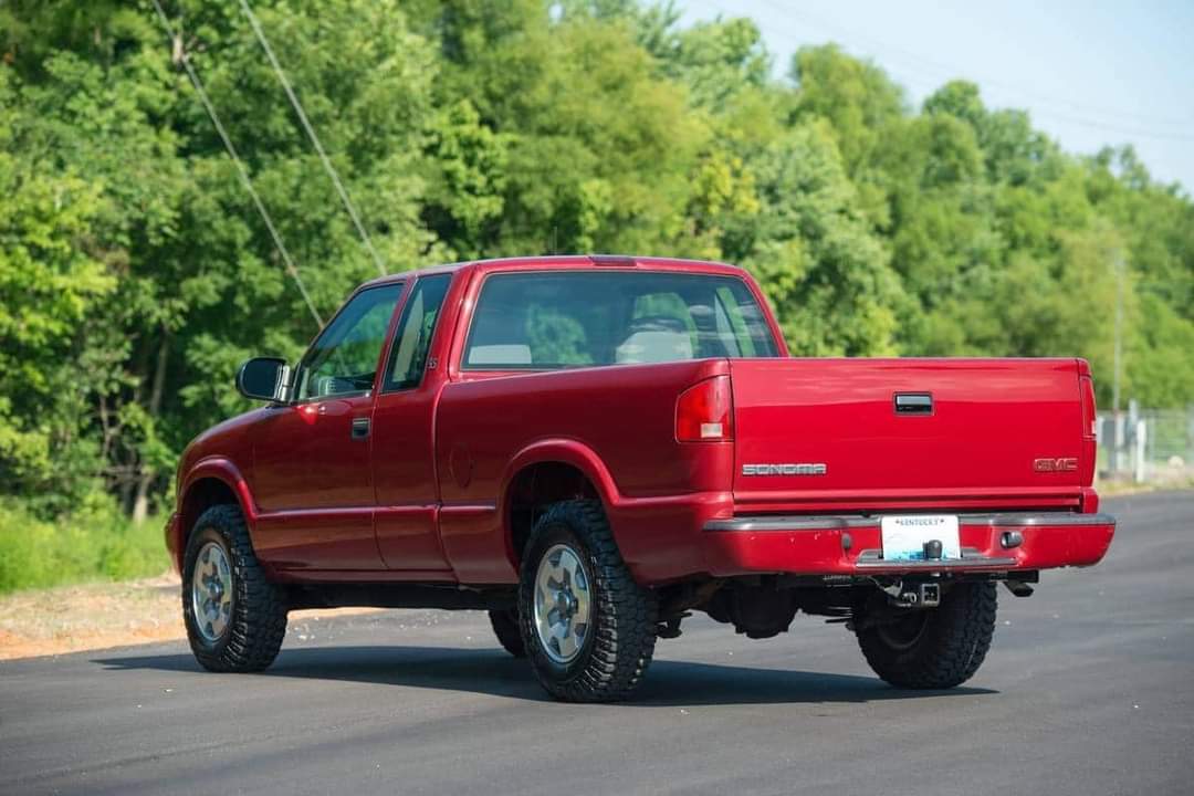 GMC Sonoma  SLS 4x4  190hp 4 speed 2003