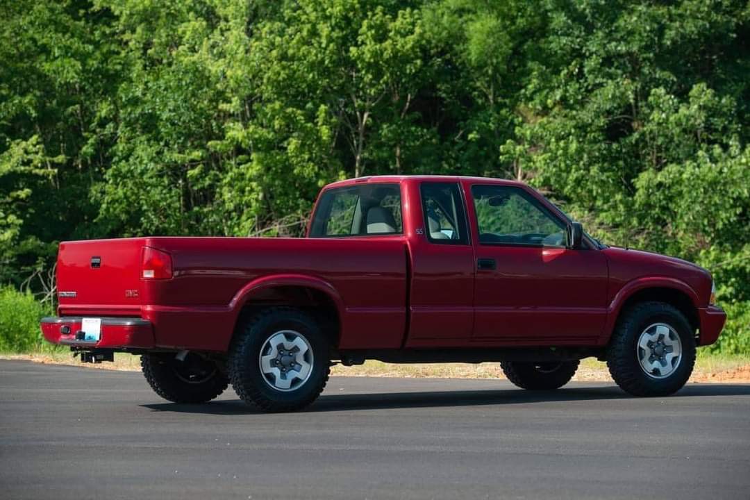GMC Sonoma  SLS 4x4  190hp 4 speed 2003