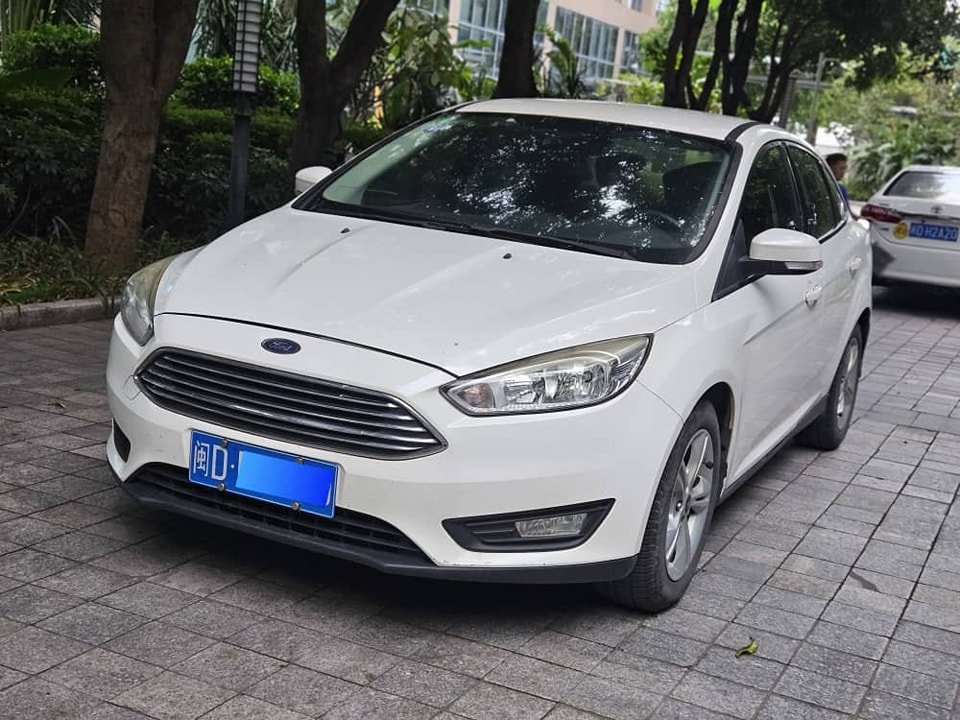 Ford Focus 2.0L Hybrid 2015