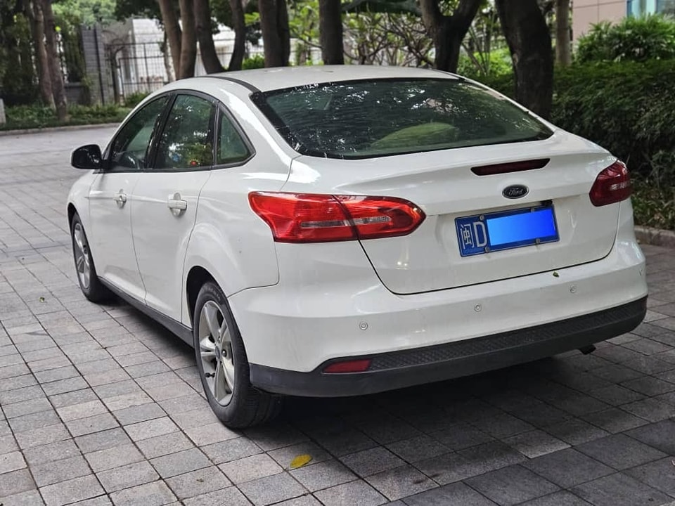 Ford Focus 2.0L Hybrid 2015