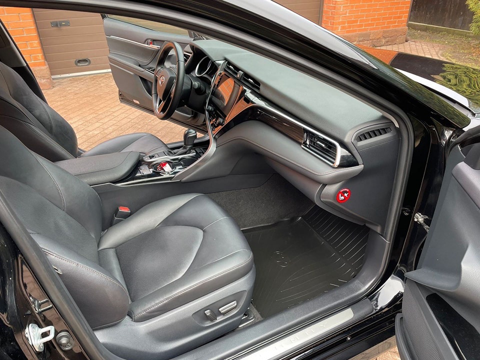 Toyota Camry Hybrid's 2.5L 215HP 2019