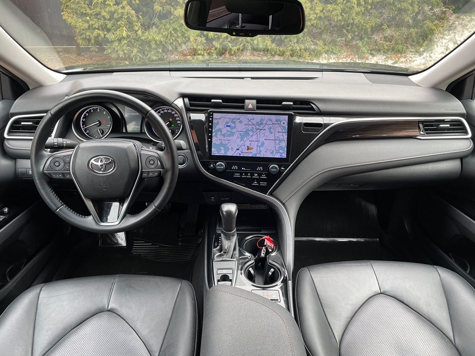 Toyota Camry Hybrid's 2.5L 215HP 2019