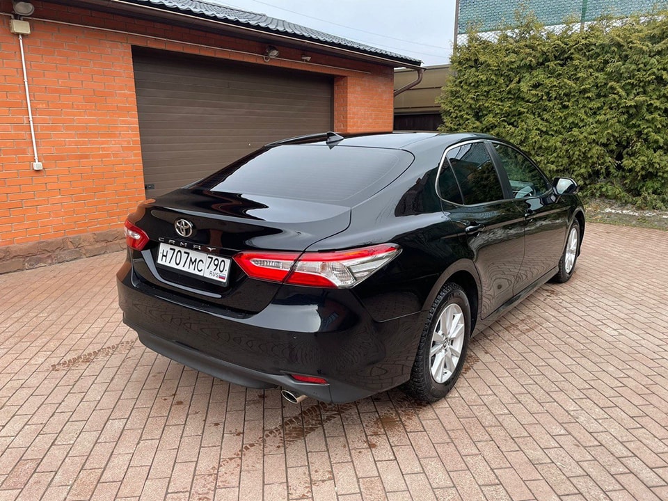 Toyota Camry Hybrid's 2.5L 215HP 2019