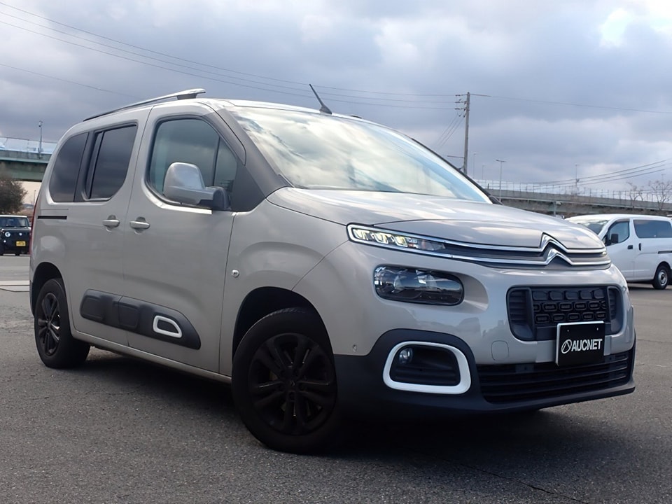 Nissan NV200. 1.5 l, diesel, + turbine  130 hp