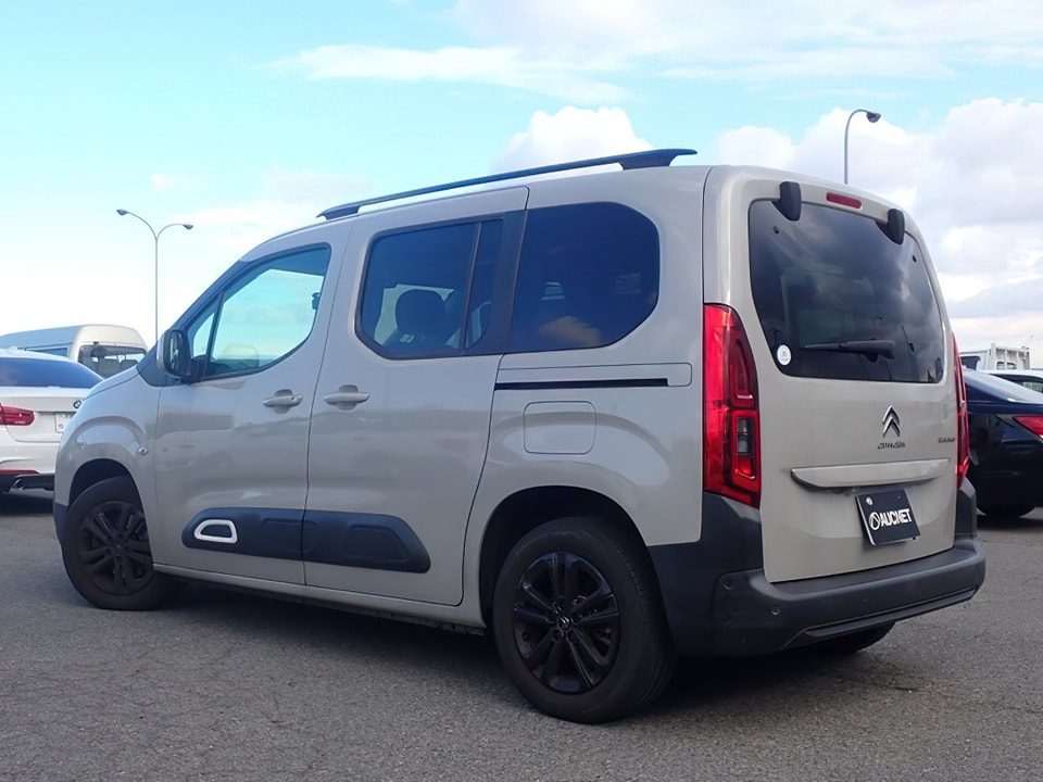 Nissan NV200. 1.5 l, diesel, + turbine  130 hp