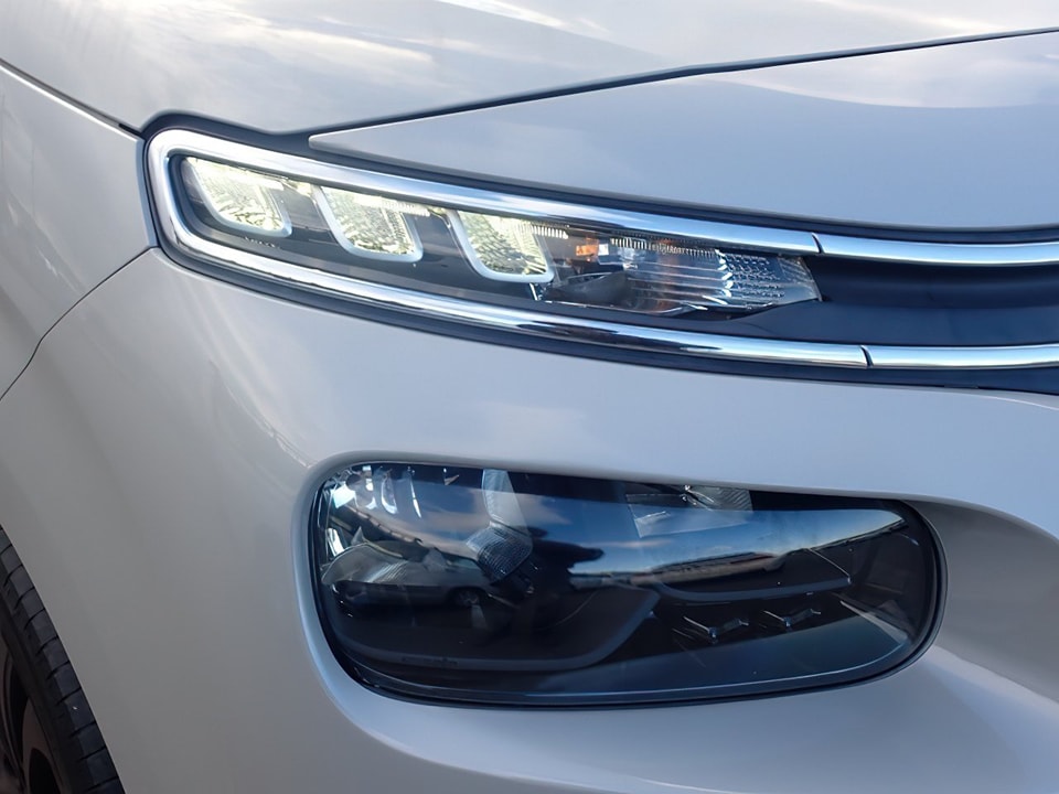 Nissan NV200. 1.5 l, diesel, + turbine  130 hp