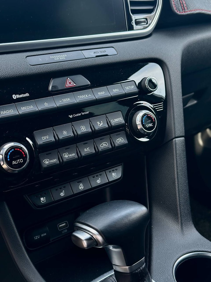 KIA Sportage 1.6L diesel  Drive: 2WD 2019