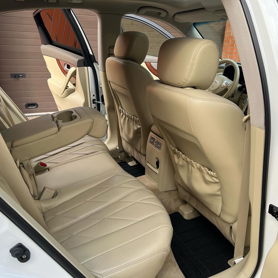 Infiniti FX35 engine size	3.7 L  2013