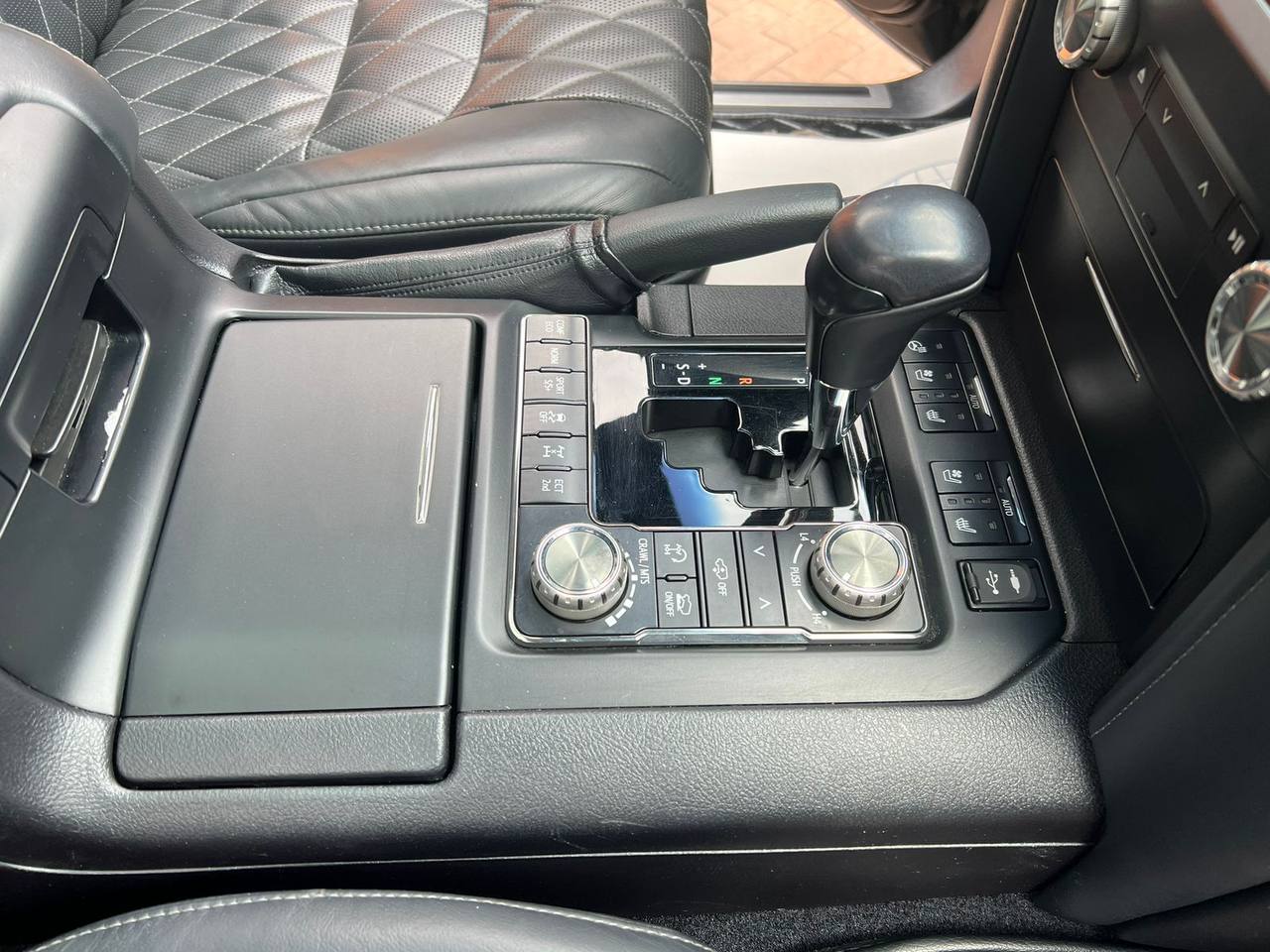 Toyota Land cruiser T200 4.5L  2018