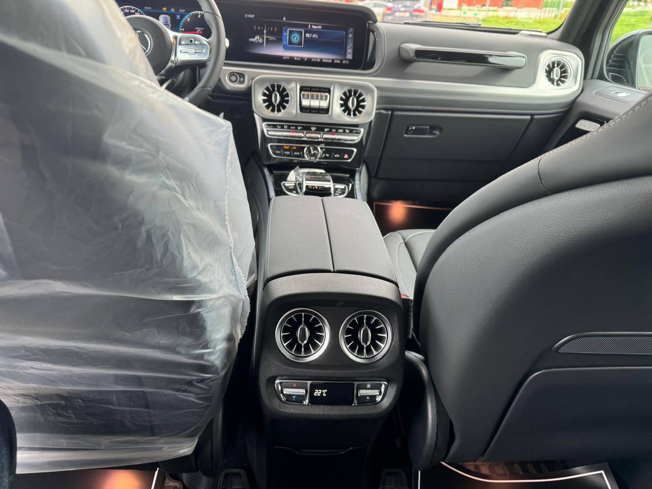 Mercedes G400 2024 is a luxurious