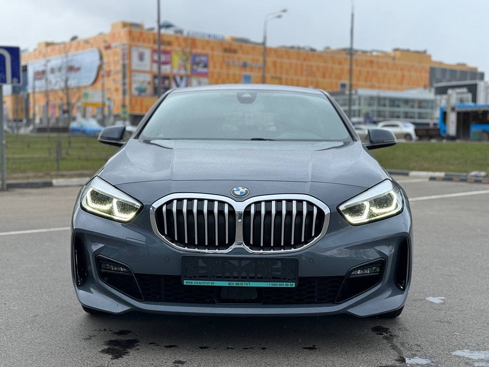 BMW 118i 1.5 AT petrol / 140 hp Front-wheel drive 2020
