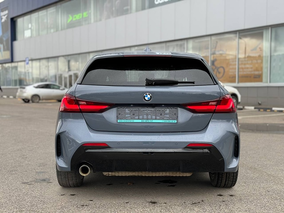 BMW 118i  1.5 AT petrol / 140 hp   Front-wheel drive  2020
