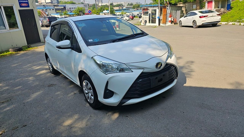 TOYOTA VITZ Hybrid  2019