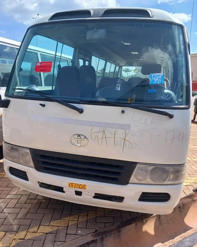 Toyota coaster 2.4-liter 115 hp Diesel 2011