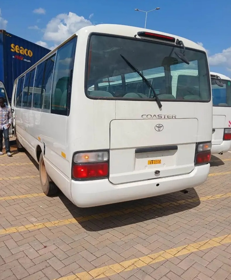 Toyota coaster 2.4-liter 115 hp Diesel 2011
