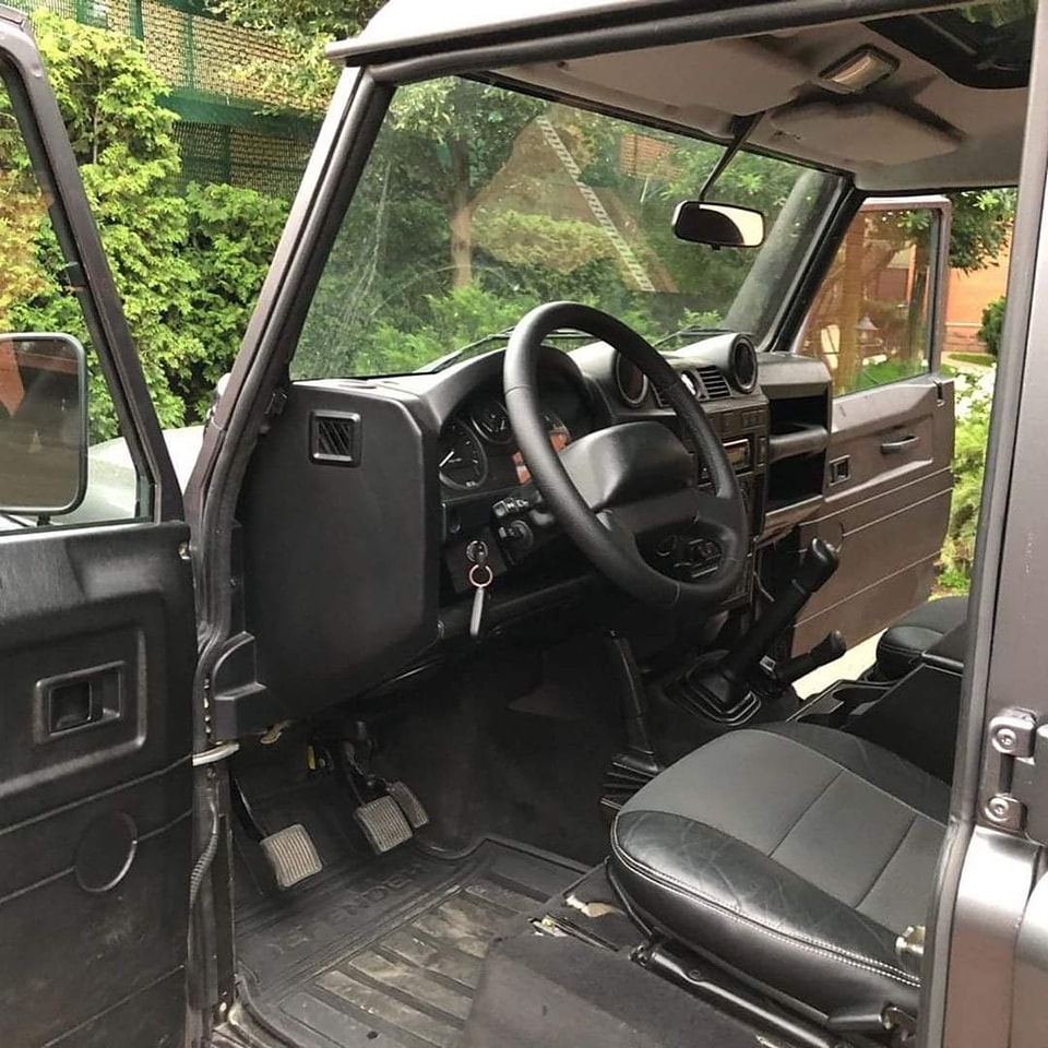 Land Rover Defender  LHD 2.2 Diesel 122HP 2013