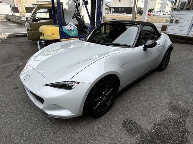 azda Roadster  131 horsepower with 1.6liters