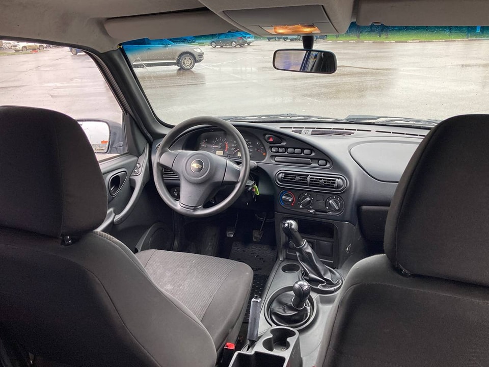 Small mini  car  Niva Chevrolet 2012 1.7 Petrol  MT 87 hp 