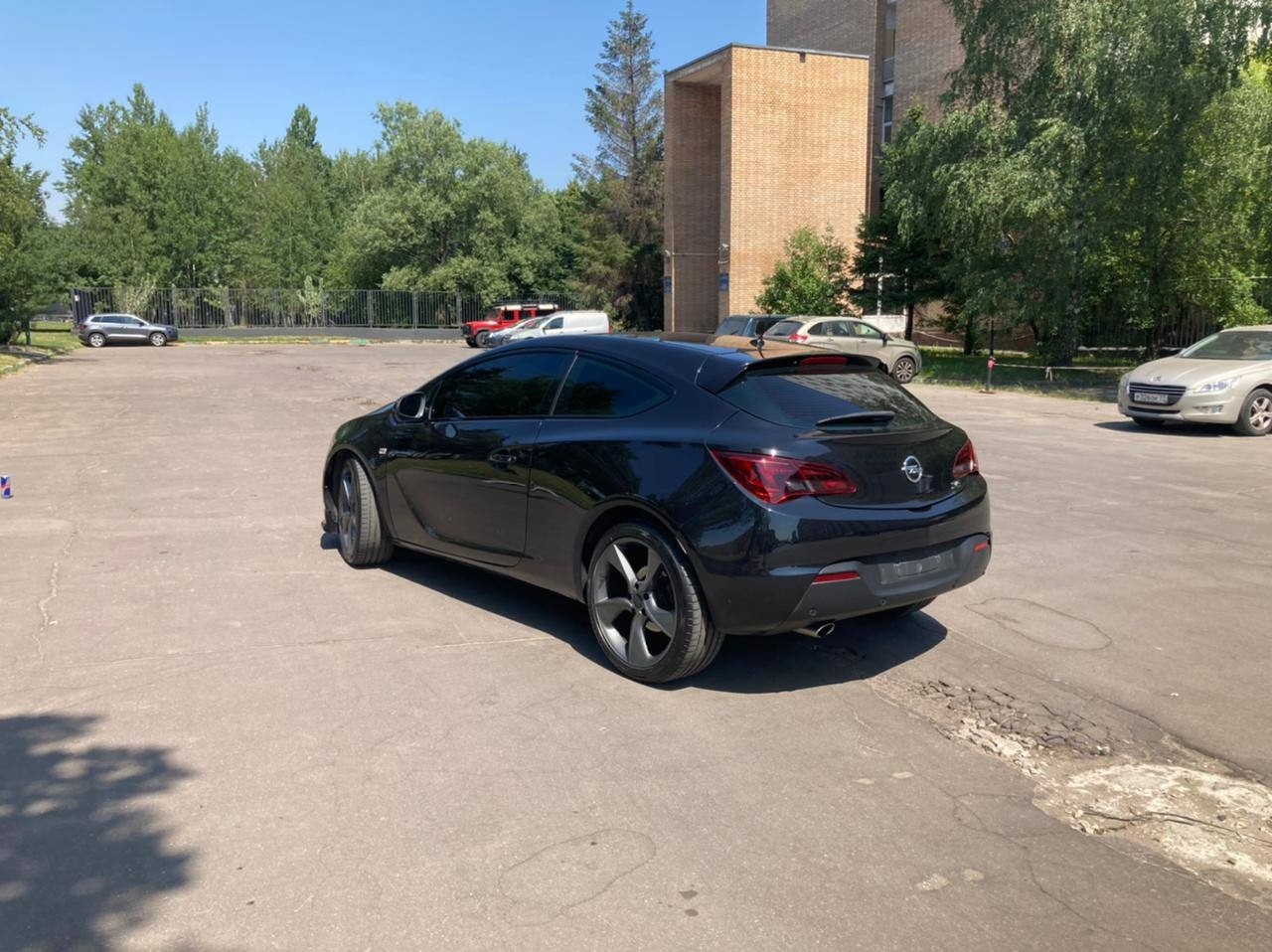 Opel Astra J GTC 2012