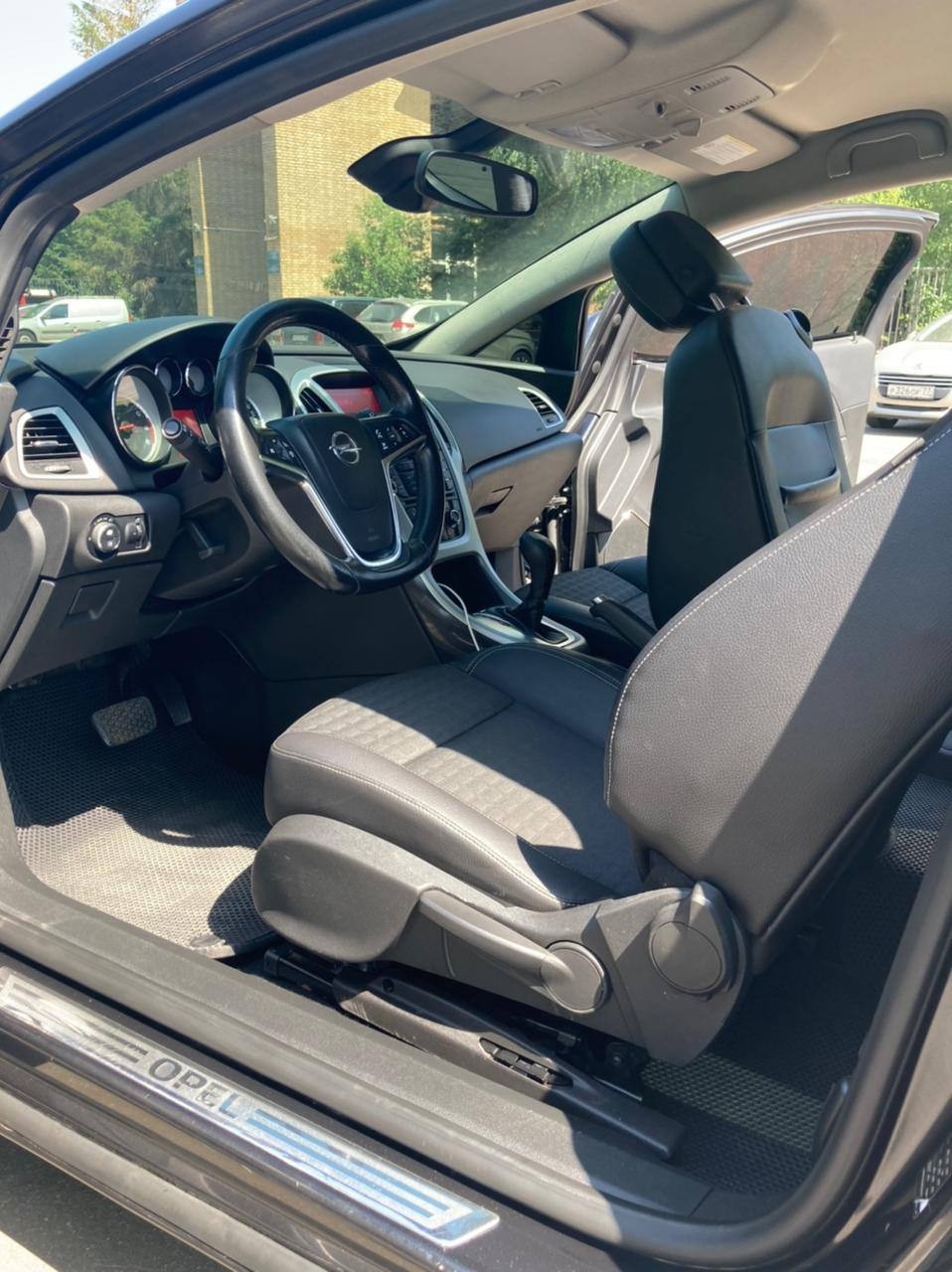 Opel Astra J GTC 2012