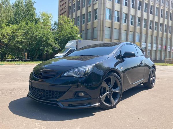 Opel Astra J GTC 2012