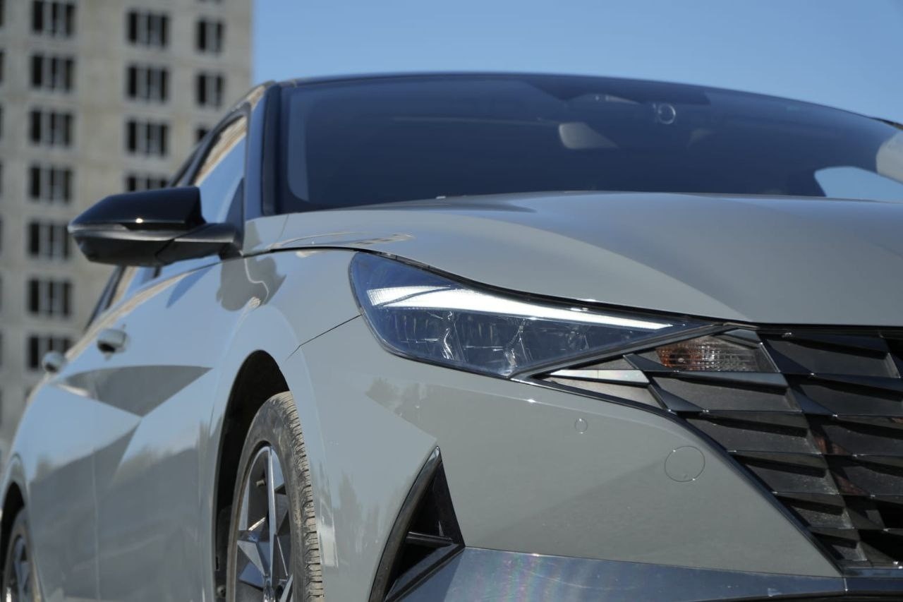 Hyundai  Elantra  2020