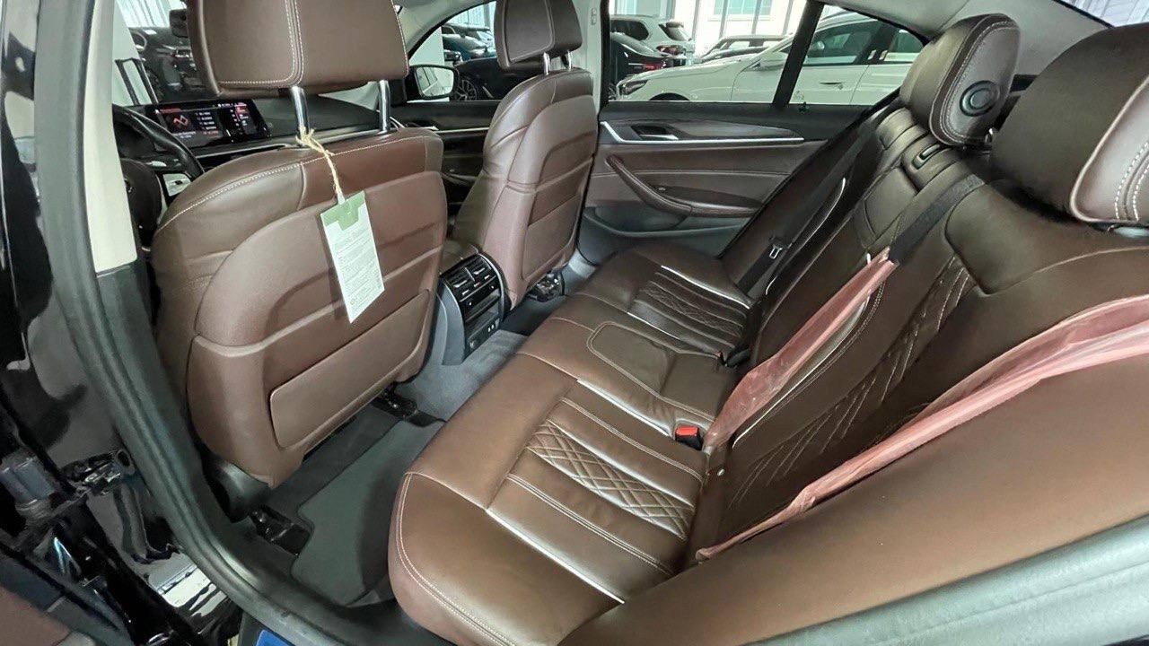 BMW 530i 2 liters, petrol  - Drive: 2WD 2020