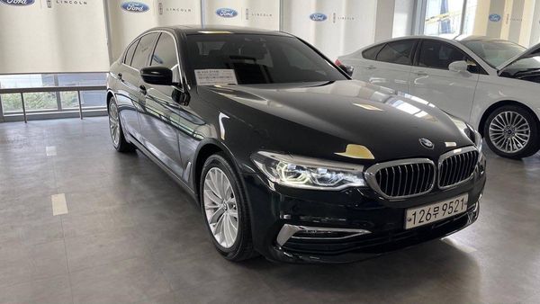 BMW 530i 2 liters, petrol  - Drive: 2WD 2020