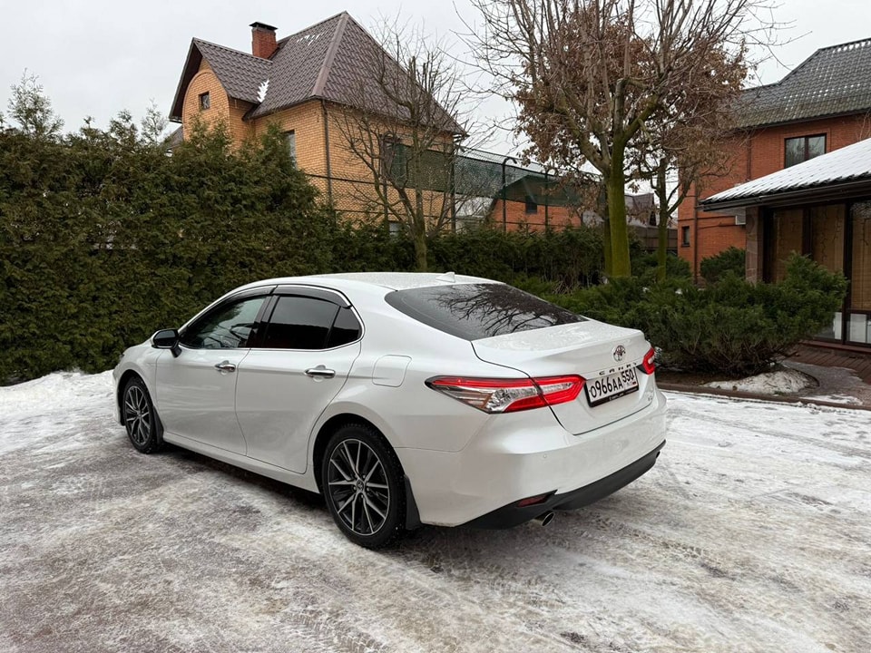 Toyota Camry 2.5 249hp 2021,