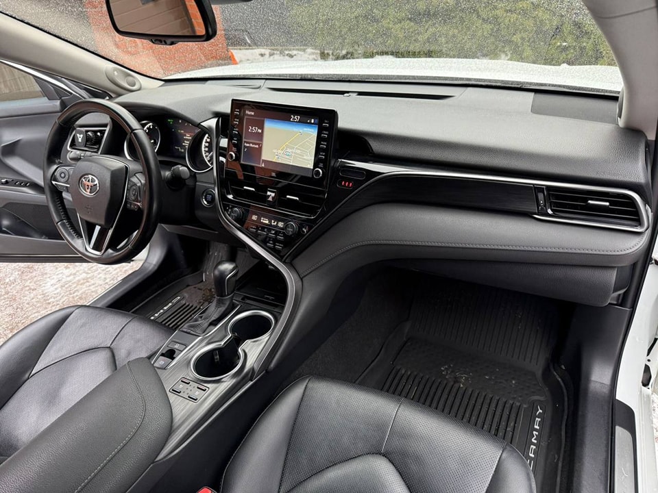 Toyota Camry 2.5 249hp 2021,