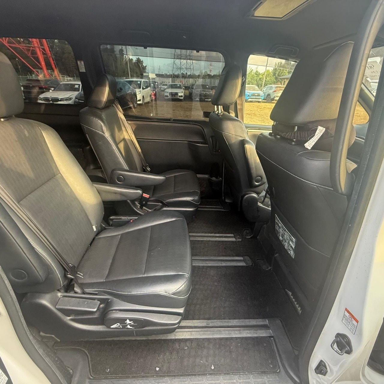 ESQUIR  Engine: 1800cc (99 hp)2017