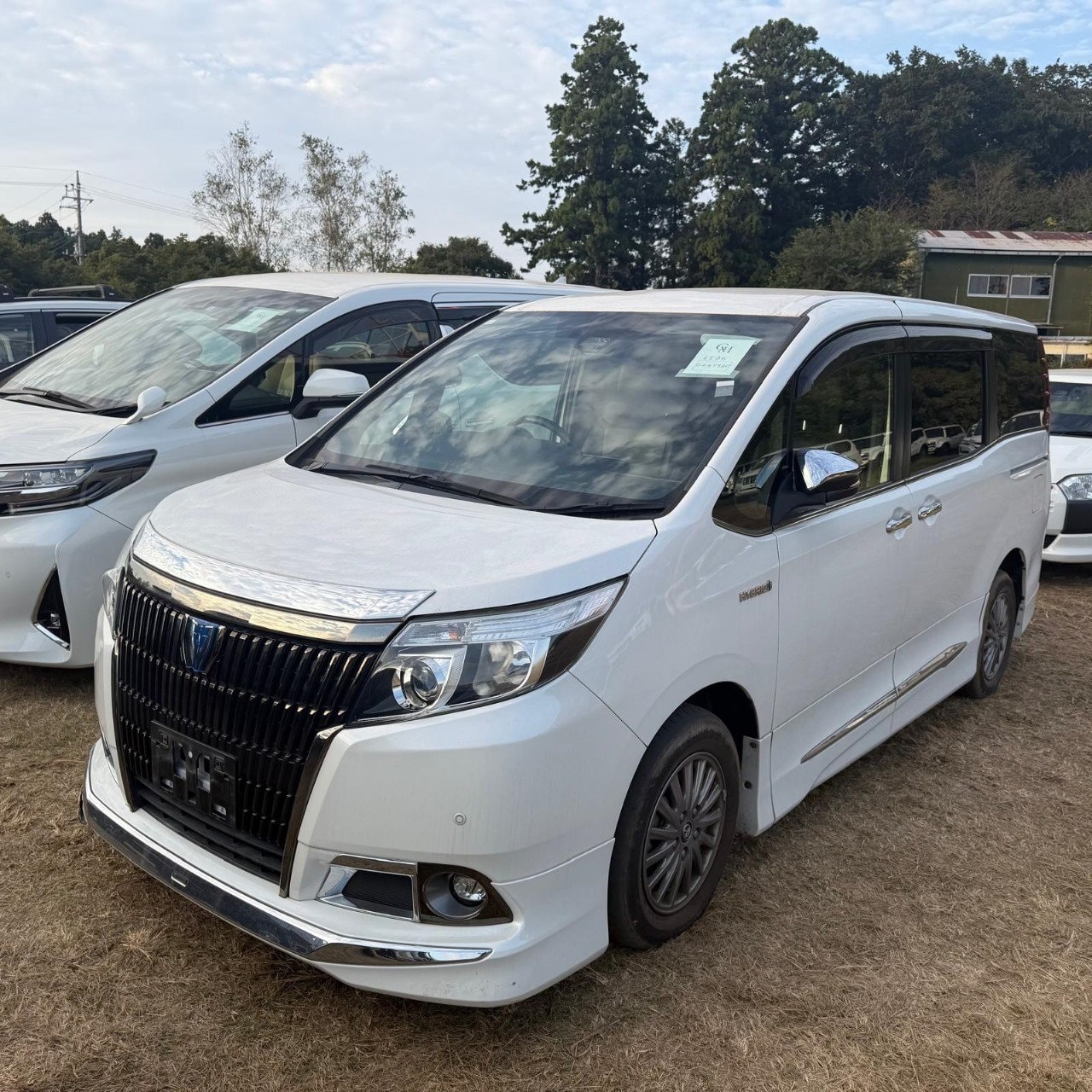 ESQUIR Engine: 1800cc (99 hp)2017