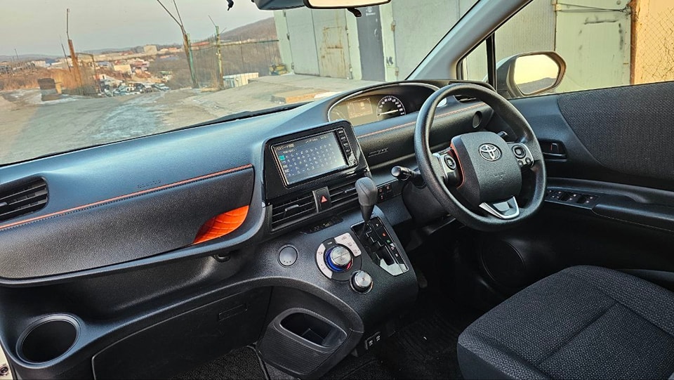 Toyota Sienta  Hybrid 2019