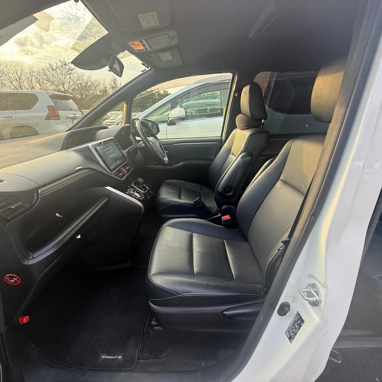 ESQUIR  Engine: 1800cc (99 hp)2017