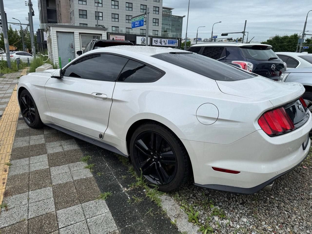 FORD MUSTANG COUPE 2017