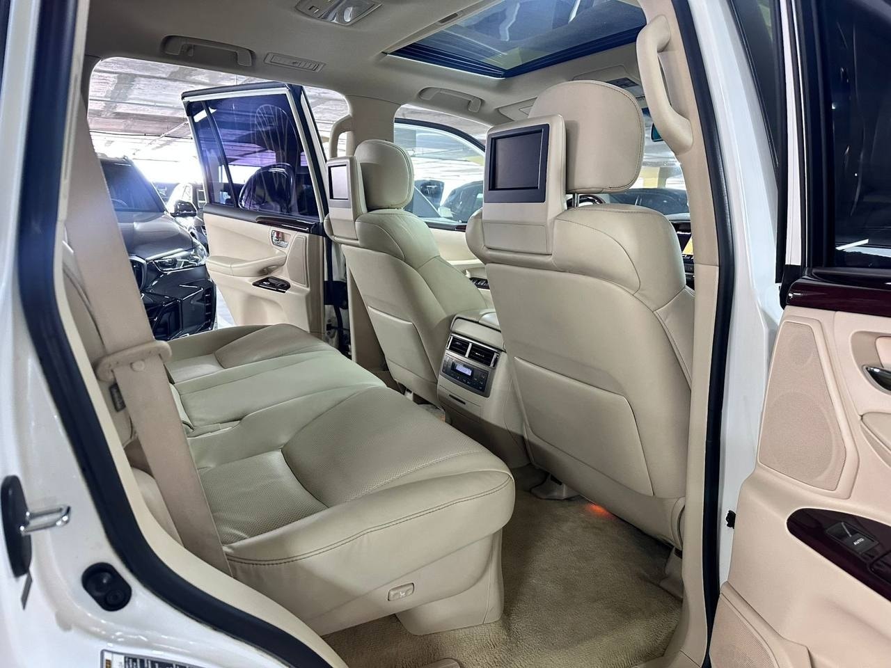 Lexus LX570 5.7L  367HP 2014 