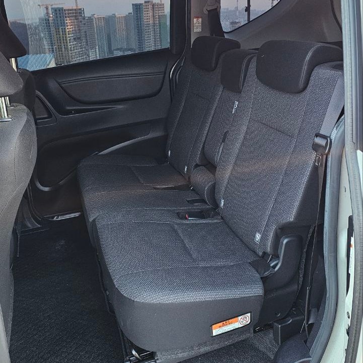 Toyota Sienta  Hybrid 2019